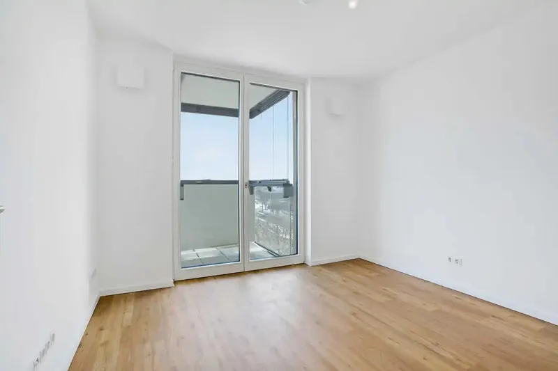 Neubau 3 Zimmer mit EBK, Aufzug und sonnigem Balkon — photo 1